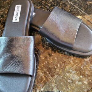 BLOWOUT!! NWOT Steve Madden Black Leather Slide-ons!!! Size 7M